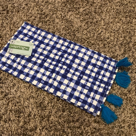 The Spring Shop Table Runner and Napkin Set - Picture 3 of 10